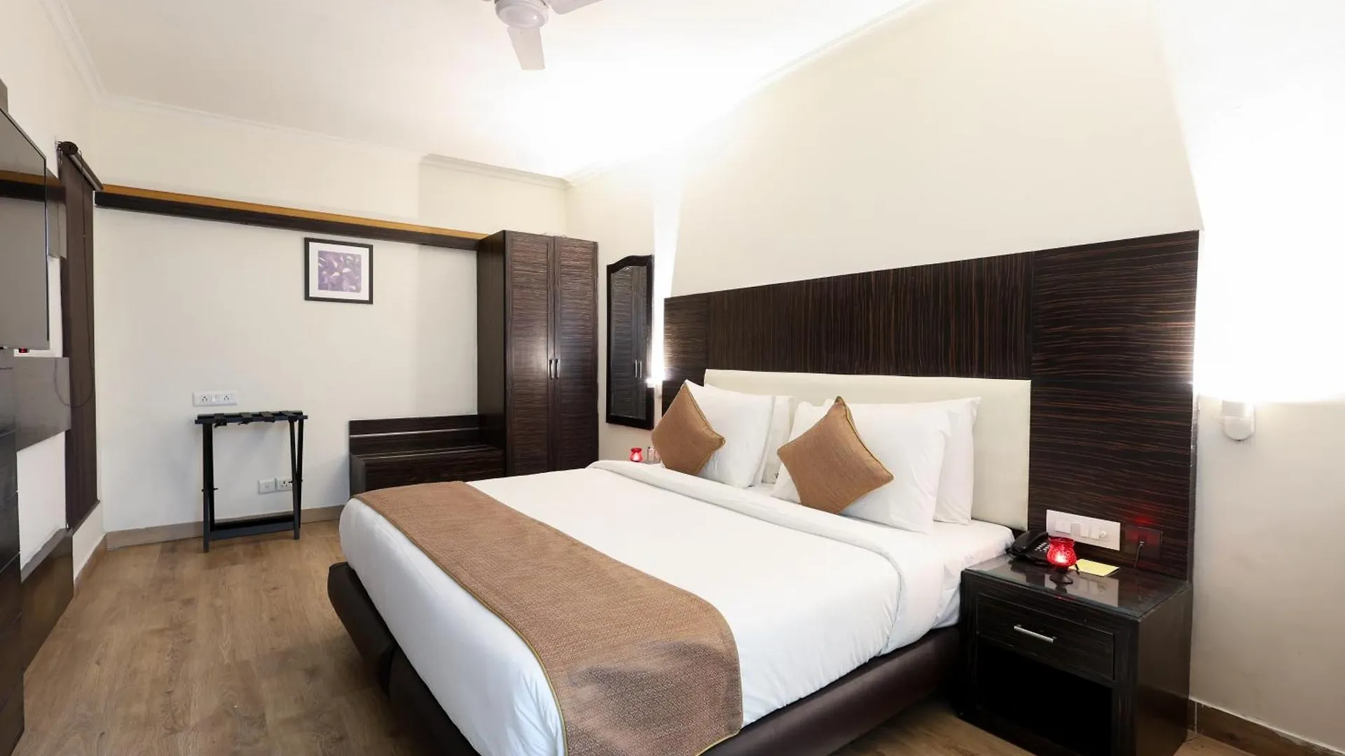 Hotel Sk Premium Park Ggn Gurgaon Indie